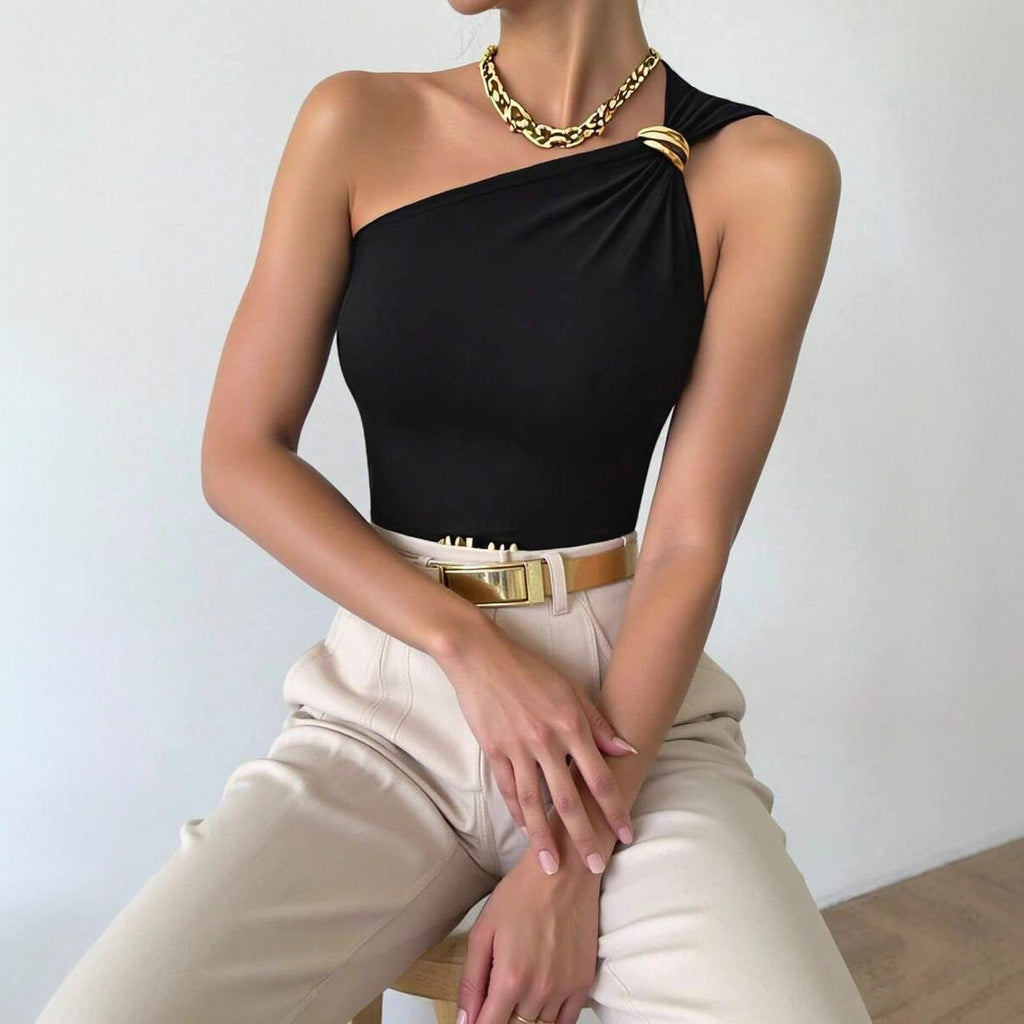 Minimalist Sleeveless One-shoulder Vest With A Metal Ring Detail