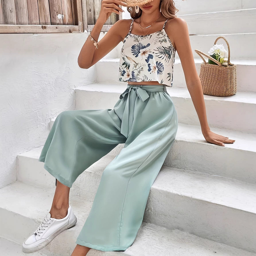 Conjunto casual feminino com top estampado e calças com laço frontal